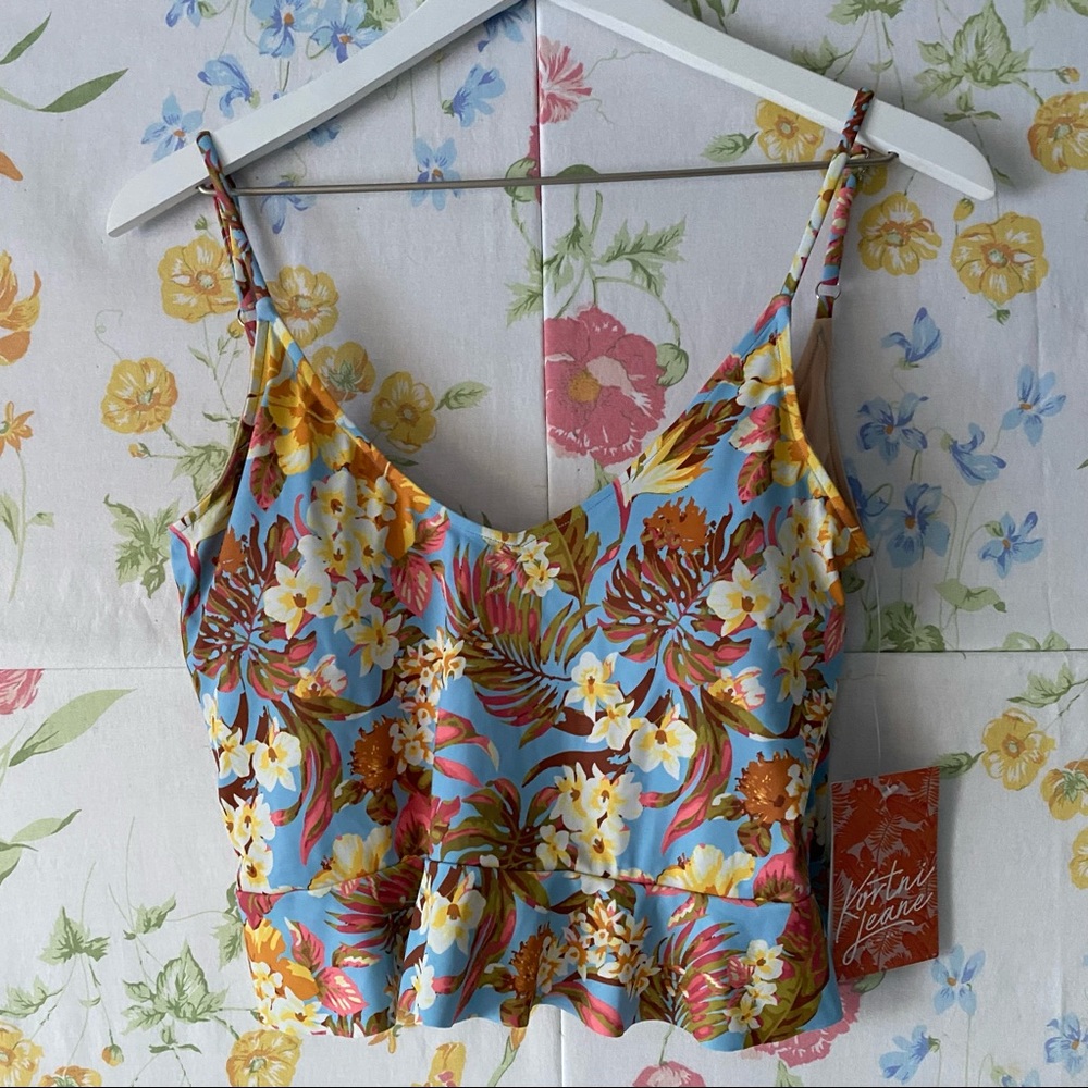 NWT Kortni Jeane Sweet Hibiscus Scoop Back Top